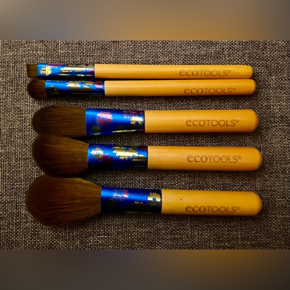 COPY - 5/$15! Bundle of brand new makeup brushes! - Picture 3 of 6